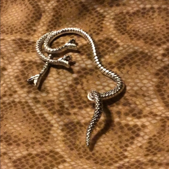 NEW. Gothic Punk Silver Tone Snake Ear Cuff Wrap around Stud Individual Earring. - Picture 3 of 12
